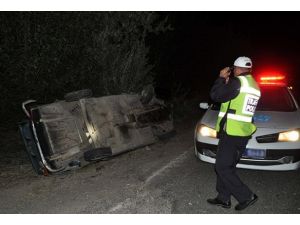 Kayseri'de polis aracı şarampole devrildi