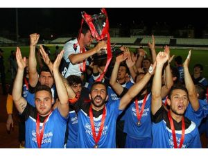 Şampiyonları taşıyan otobüs kaza geçirdi 