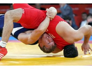 Dünya "güreş" için tek yürek