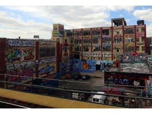 Dünyanın en büyük tuvali bir "depo"