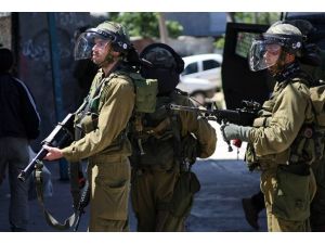 İsrail askerleri AA kameramanını yaraladı