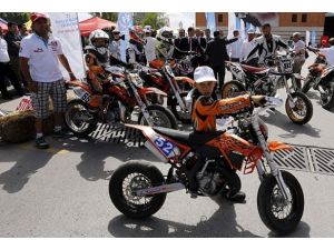 Süpermoto yarışları yapıldı