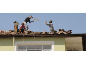 Reyhanlı'da yaralar sarılıyor