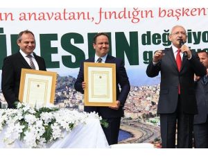 Kimsenin önünde diz çökmedik