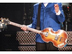 Beatles'ın gitarı 408 bin dolara satıldı