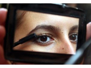 Güzelleşeyim derken göz sağlığınızdan olmayın