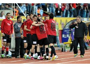 Es-Es'ler 11 kez esti