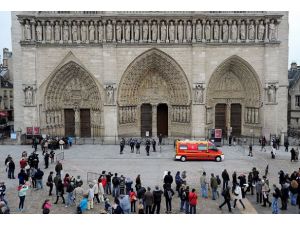 Fransa'nın ünlü tarihçisi katedralde intihar etti