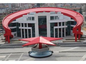 Türk bayrağı şeklindeki bina açılışa hazır