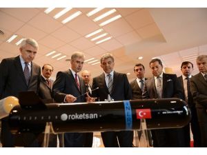 Cumhurbaşkanı Gül, roketi ateşledi