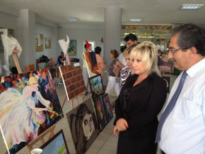 70 Öğrencili Resim Sergisi