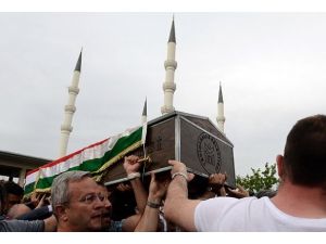 İş adamı Ünlü'nün toprağa verildi