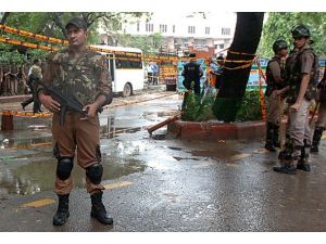 Hindistan'da saldırı: 17 ölü, 24 yaralı