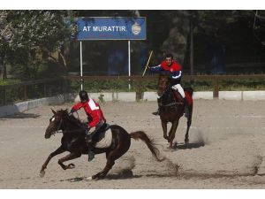 Süvariler cirit oynuyor