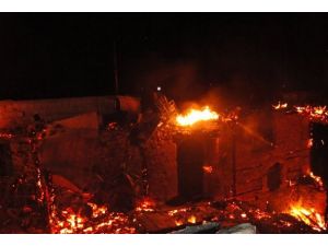 Myanmar'da bir cami yetimhane ve dükkanlar ateşe verildi