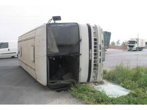 İşçi servisi devrildi: 5 yaralı