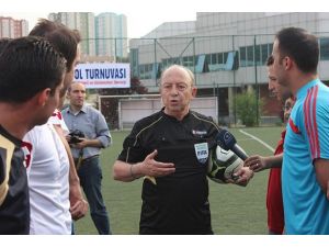 Hakemler oynadı teknik direktörler yönetti