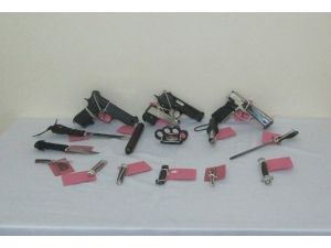 Öğrenci çantası değil cephanelik