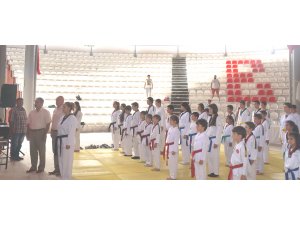 Taekwondocular Beldibi'nde Kemer Giydi