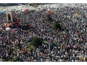 Polis Taksim ve Gezi Parkı'nı göstericilere açtı