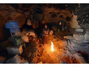 300 yıldır mağarada yaşıyorlar