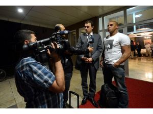 Roberto Carlos imzayı attı