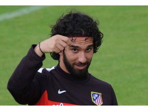 Arda Turan takımında kalıyor