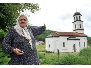 Bahçesindeki kilisenin kaldırılmasına izin vermediler