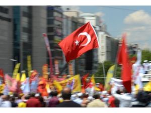 DİSK üyeleri Taksim'e yürüdü