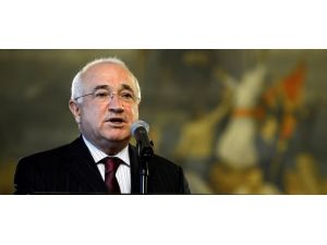 Hukuk çerçevesinde her türlü gösteriye evet