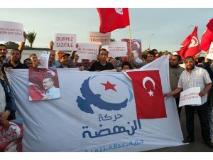 Başbakan Erdoğan'a Tunus'ta sevgi gösterisi