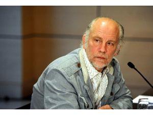 Ünlü aktör Malkovich hayat kurtardı