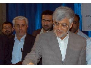 İran'da reformist aday Arif, adaylıktan çekildi