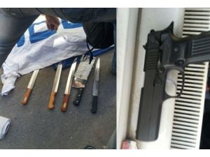 Eylemcilerin üzerinden silah ve palalar çıktı