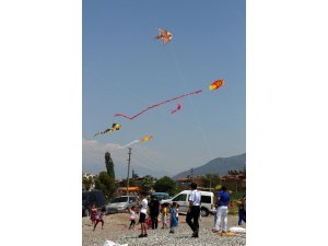 Fethiye’de gökyüzü uçurtmalarla şenlendi