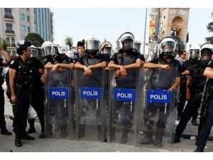 Çevik kuvvet AKM'nin önüne çekildi