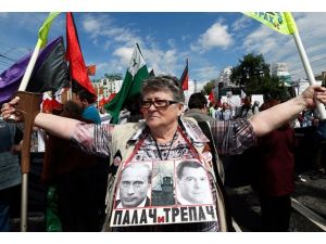 Rusya Günü'nde Putin'e karşı yürüdüler