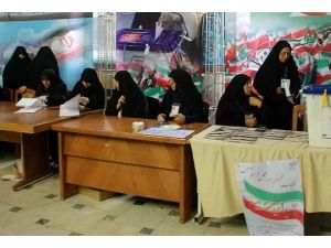 İran halkı sandık başında