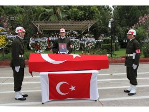 Adana'da askeri araç devrildi