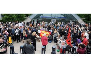 Londra'da G8 protestoları sürüyor