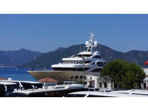 Marinalara sığmayınca limana demirledi