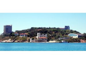 Yassıada demokrasi adası oluyor