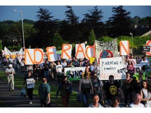 Kuzey İrlanda'da "G8" protestosu