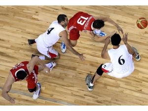 Milliler yarı finali garantiledi