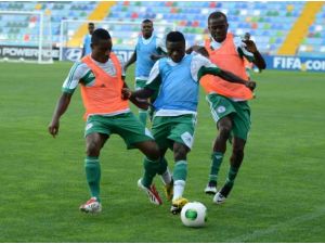 Burada olduğumuz için çok mutluyuz