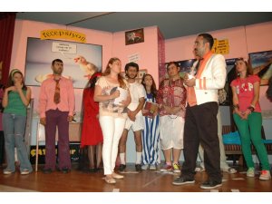 Bir Avuç Seyirciden Yürek Dolusu Alkış