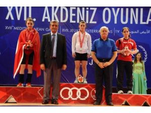 Halterde gümüş madalya