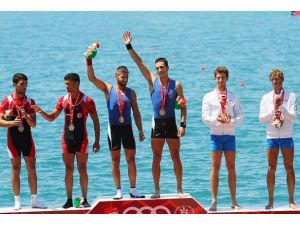 Kürekte madalyalar sahibini buldu