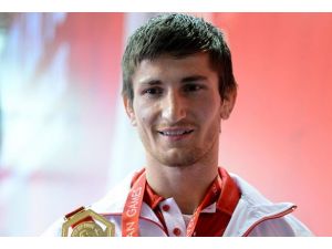 Güreşte altın madalya