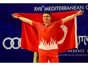Halterde Nezir Sağır gümüş madalya kazandı